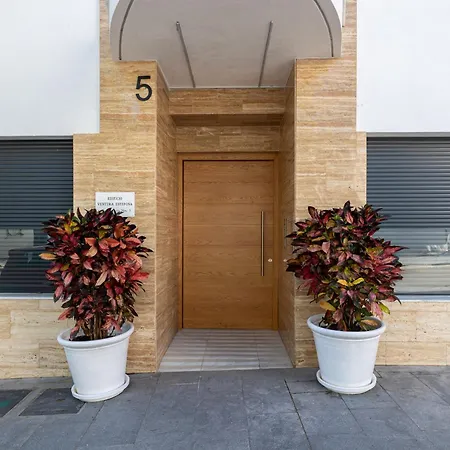 And Apartment, 100mts From The דירה *
