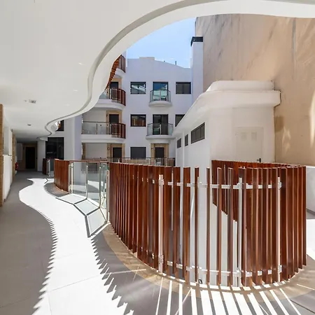 And Apartment, 100mts From The * Estepona