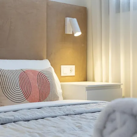 And Apartment, 100mts From The Estepona