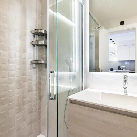 And Apartment, 100mts From The Apartment Estepona
