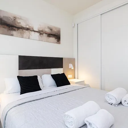 And Apartment, 100mts From The Estepona