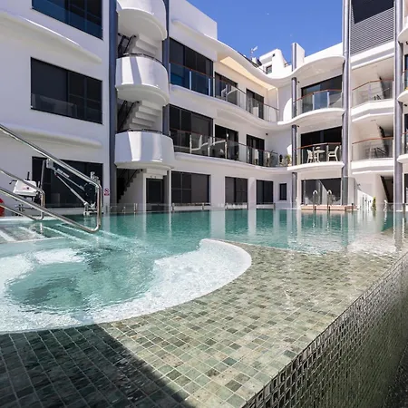 And Apartment, 100mts From The Estepona